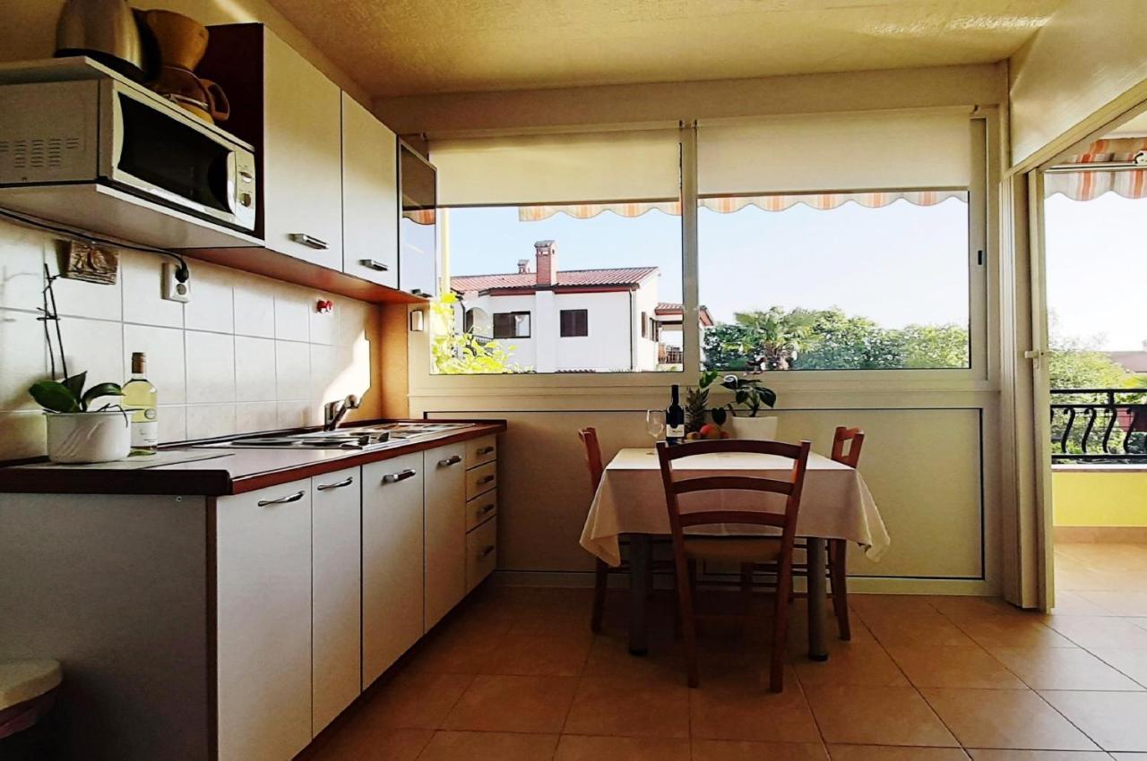 Paradise Beach Apartments Ровинь Экстерьер фото