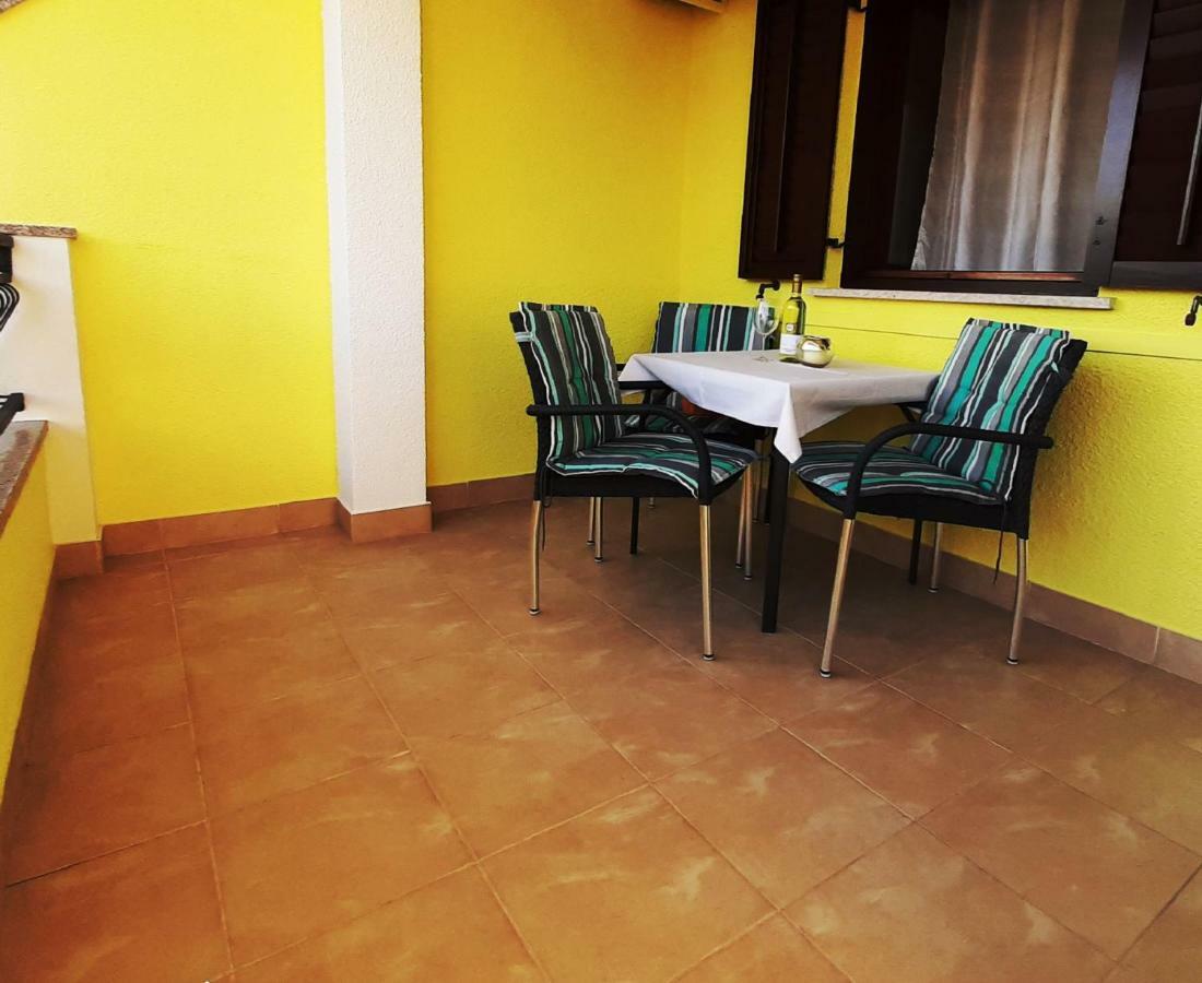 Paradise Beach Apartments Ровинь Экстерьер фото