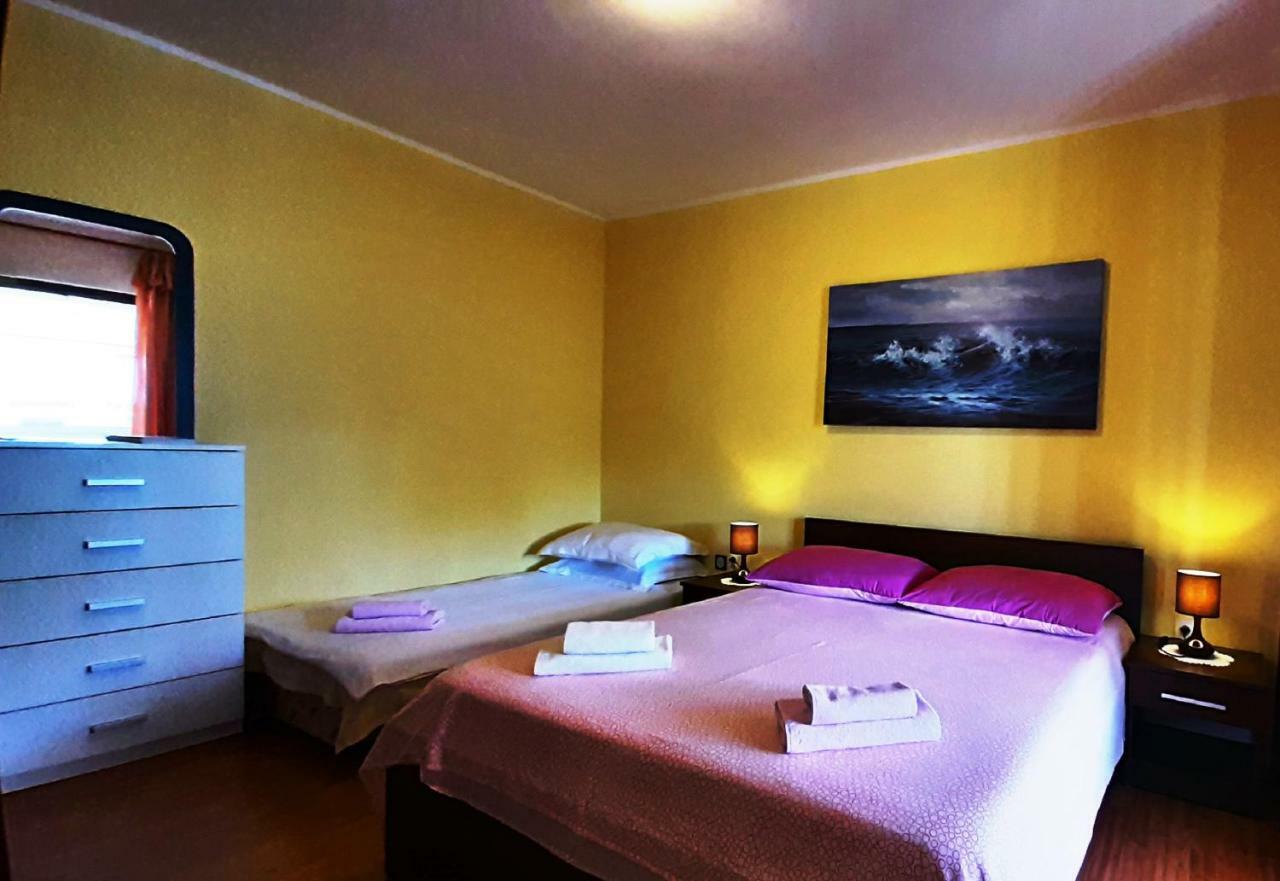 Paradise Beach Apartments Ровинь Экстерьер фото